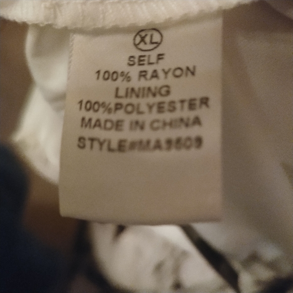 🌸Gorgeous NWT flowy long dress with criss cross back🌸 - Picture 9 of 9